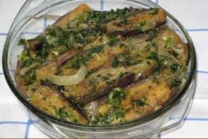 Баклажаны с чесноком и зеленью Баклажаны с чесноком и зеленью
