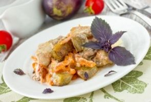 Баклажаны с куриным филе под томатно-сметанным соусом Баклажаны с куриным филе под томатно-сметанным соусом