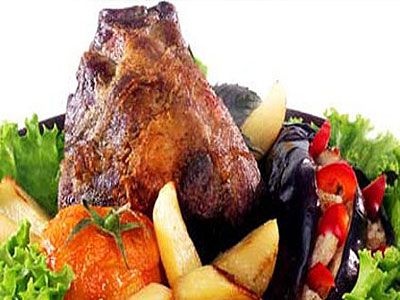 Баранина, запеченная с яйцом и овощами Баранина, запеченная с яйцом и овощами