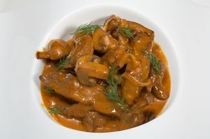 Бефстроганов с коньяком и грибами Бефстроганов с коньяком и грибами