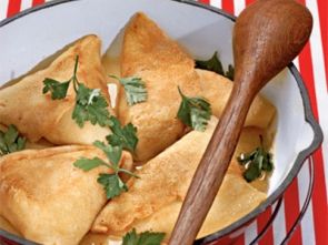 Блинчики с курицей в соусе бешамель Блинчики с курицей в соусе бешамель