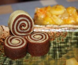 Блинные рулетики с соусом Блинные рулетики с соусом