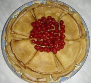 Блины с ягодами и мороженным. Блины с ягодами и мороженным.