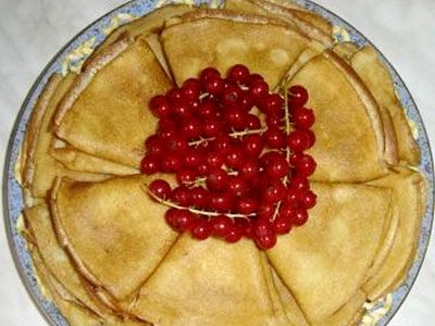 Блины с ягодами и мороженным