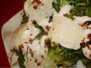 Брокколи с пармезаном и соусом Брокколи с пармезаном и соусом