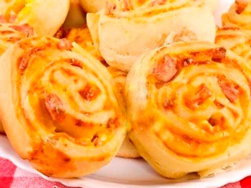 Булочки с ветчиной, сыром и огурцами Булочки с ветчиной, сыром и огурцами