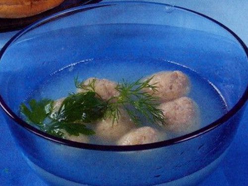 Бульон куриный с фрикадельками Бульон куриный с фрикадельками