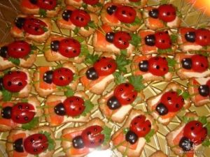Бутерброды "Божьи коровки" Бутерброды "Божьи коровки"