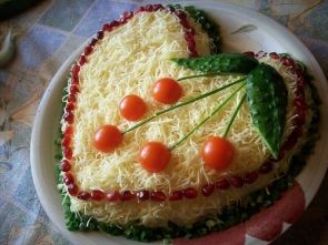 Cалат из креветок с сыром и яйцом Cалат из креветок с сыром и яйцом