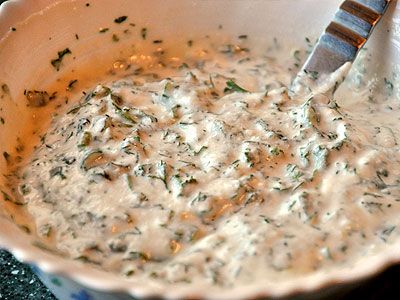 Чесночный мацони с укропом Чесночный мацони с укропом