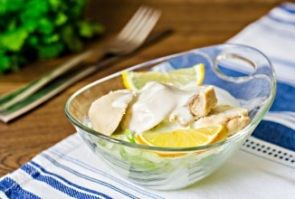 Диетический салат с курицей и капустой Диетический салат с курицей и капустой