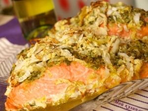 Форель, запеченная с китайской капустой Форель, запеченная с китайской капустой
