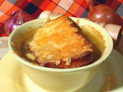 Французский луковый суп с гренкой. Французский луковый суп с гренкой.