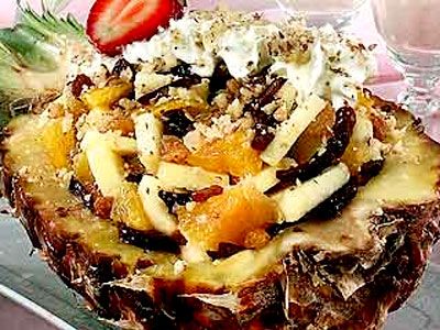 Фруктовый салат в ананасе Фруктовый салат в ананасе