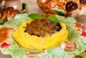 Гнездышки из картофеля с грибами Гнездышки из картофеля с грибами