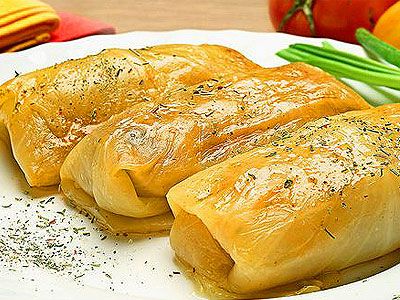 Голубцы с сыром и салатом Голубцы с сыром и салатом