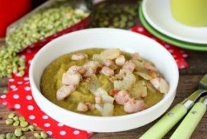 Гороховое пюре с копчёной грудинкой и луком Гороховое пюре с копчёной грудинкой и луком