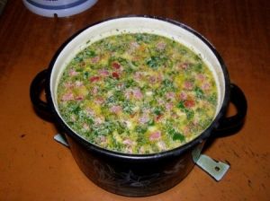 Горячий сырный суп с колбасой Горячий сырный суп с колбасой