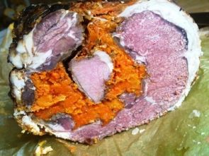 Говяжий рулет с курагой и морковью Говяжий рулет с курагой и морковью