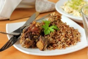 Гречневая каша с уткой и луком-пореем в мультиварке