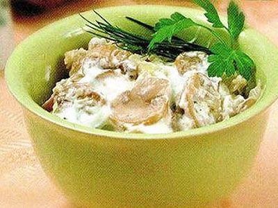 Грибы с чесноком и сметаной Грибы с чесноком и сметаной