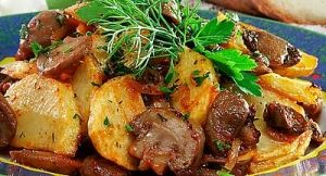 Грибы, тушенные с картошкой Грибы, тушенные с картошкой