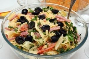 Итальянский салат с сыром и макаронами Итальянский салат с сыром и макаронами
