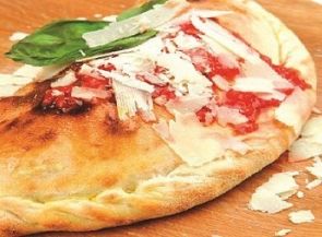 Кальцоне с овощами и белым сыром Кальцоне с овощами и белым сыром