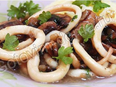 Кальмары, тушеные с шампиньонами Кальмары, тушеные с шампиньонами