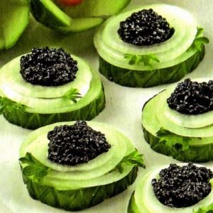 Канапе из огурцов и чёрной икры Канапе из огурцов и чёрной икры