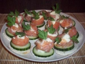Канапе с солёной форелью