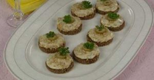 Канапе с сыром и оливками