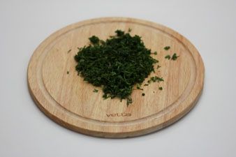 Карп запеченный в фольге с начинкой из помидор и зелени