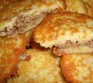 Картофельные оладьи с курицей Картофельные оладьи с курицей