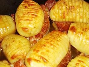 Картошка-гармошка со свининой Картошка-гармошка со свининой