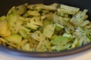 Картошка с кабачком в мультиварке Картошка с кабачком в мультиварке