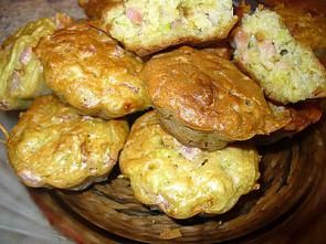 Кексы «Кабачковые» с беконом и жареным луком Кексы «Кабачковые» с беконом и жареным луком
