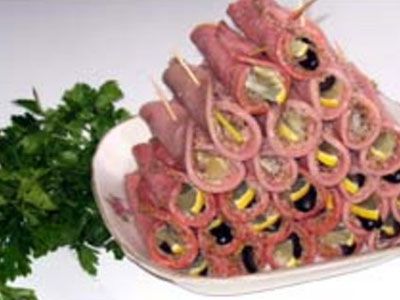 Колбасные трубочки с орехами Колбасные трубочки с орехами