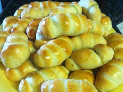 Копченые колбаски в тесте Копченые колбаски в тесте