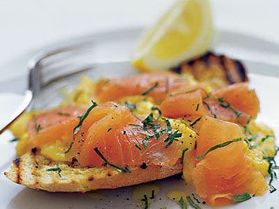 Копченый лосось с яйцами Копченый лосось с яйцами