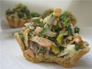 Корзиночки с мясным салатом
