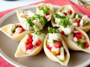 Креветочный салат в ракушках Креветочный салат в ракушках