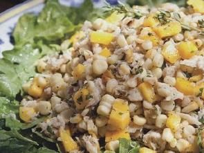 Кукурузный салат с крабовым мясом и манго Кукурузный салат с крабовым мясом и манго