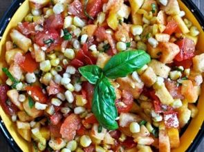 Кукурузный салат с персиками и помидорами Кукурузный салат с персиками и помидорами