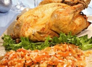 Курица, фаршированная черносливом и яблоками Курица, фаршированная черносливом и яблоками