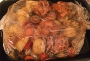 Курица в рукаве с овощами Курица в рукаве с овощами
