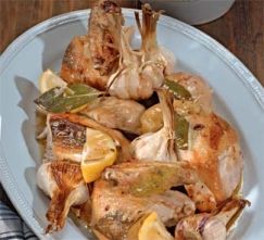 Курица, запеченная с чесноком и лавровыми листьями Курица, запеченная с чесноком и лавровыми листьями
