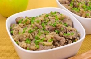 Куриная печень, жареная с яблоками Куриная печень, жареная с яблоками