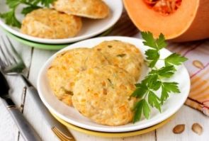 Курино-тыквенные котлеты на пару в мультиварке Курино-тыквенные котлеты на пару в мультиварке