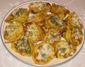 Куриное ассорти в кулечках из блинчиков Куриное ассорти в кулечках из блинчиков
